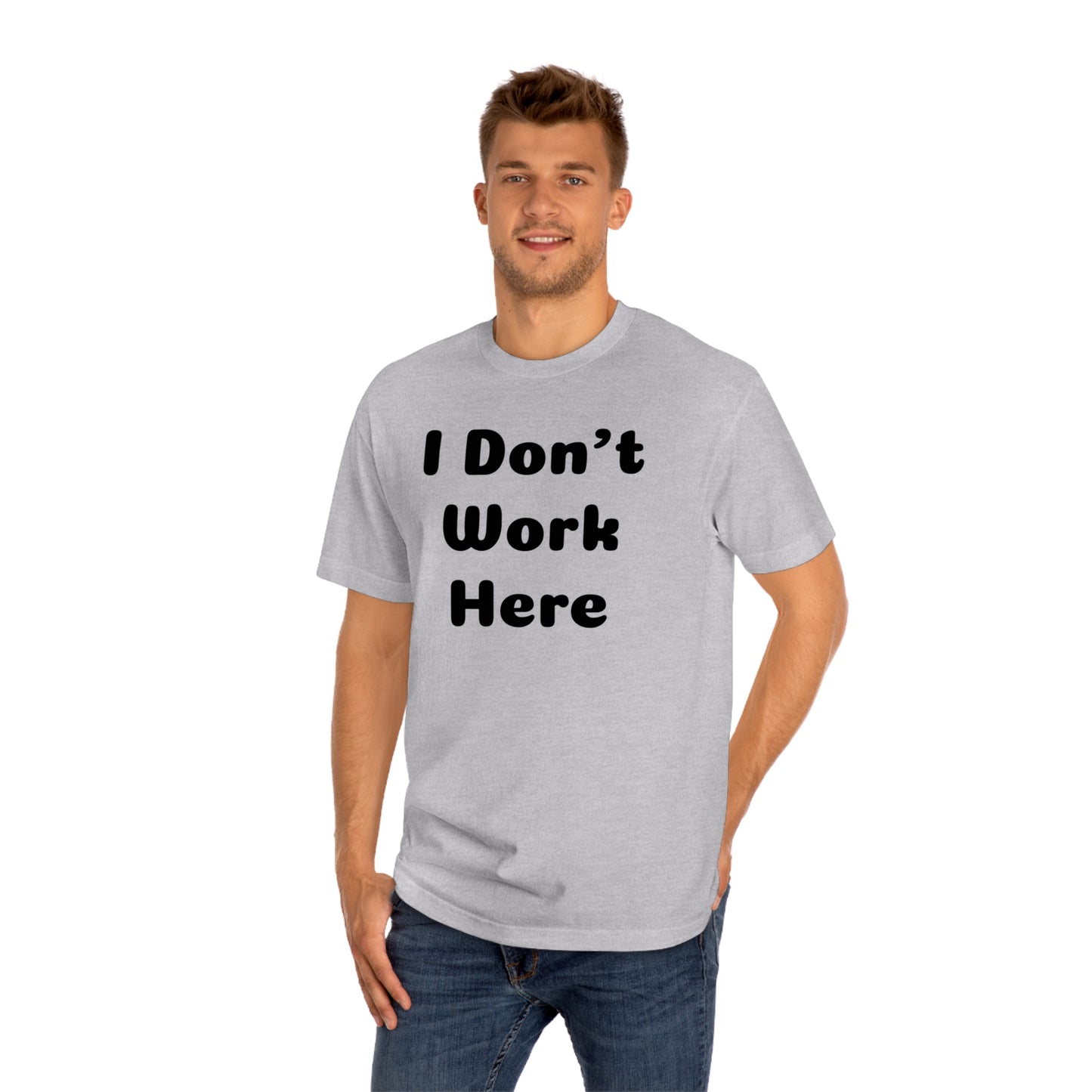 I Don't Work Here T-shirt Funny