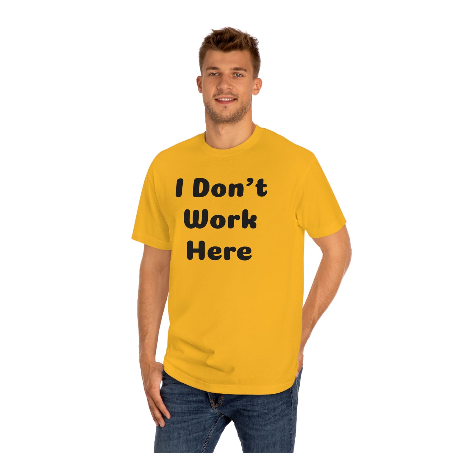 I Don't Work Here T-shirt Funny