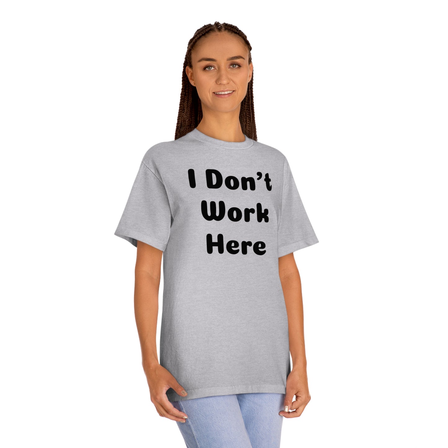 I Don't Work Here T-shirt Funny