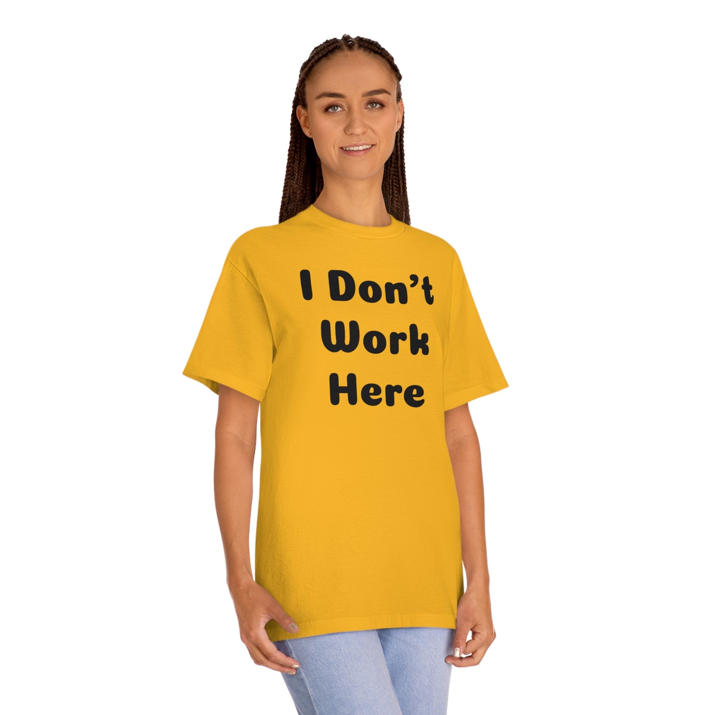 I Don't Work Here T-shirt Funny